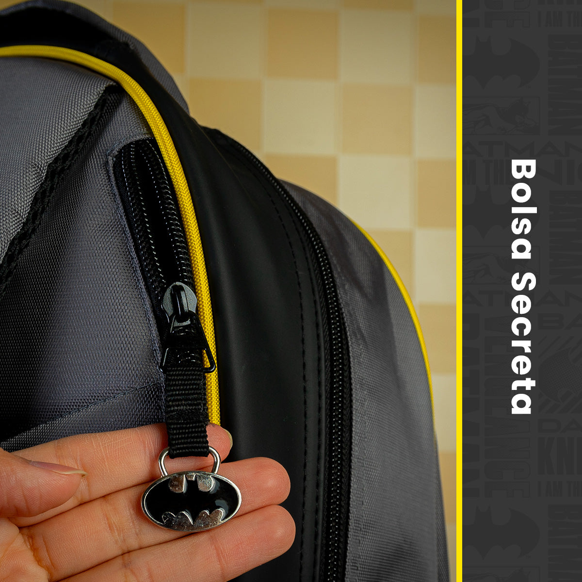 Mochila escolar Batman con alas desplegables Colección 011