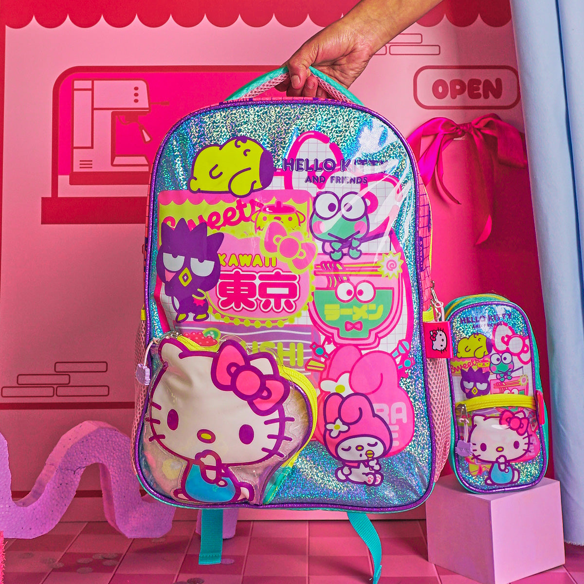 Mochila escolar Hello Kitty & Friends 002