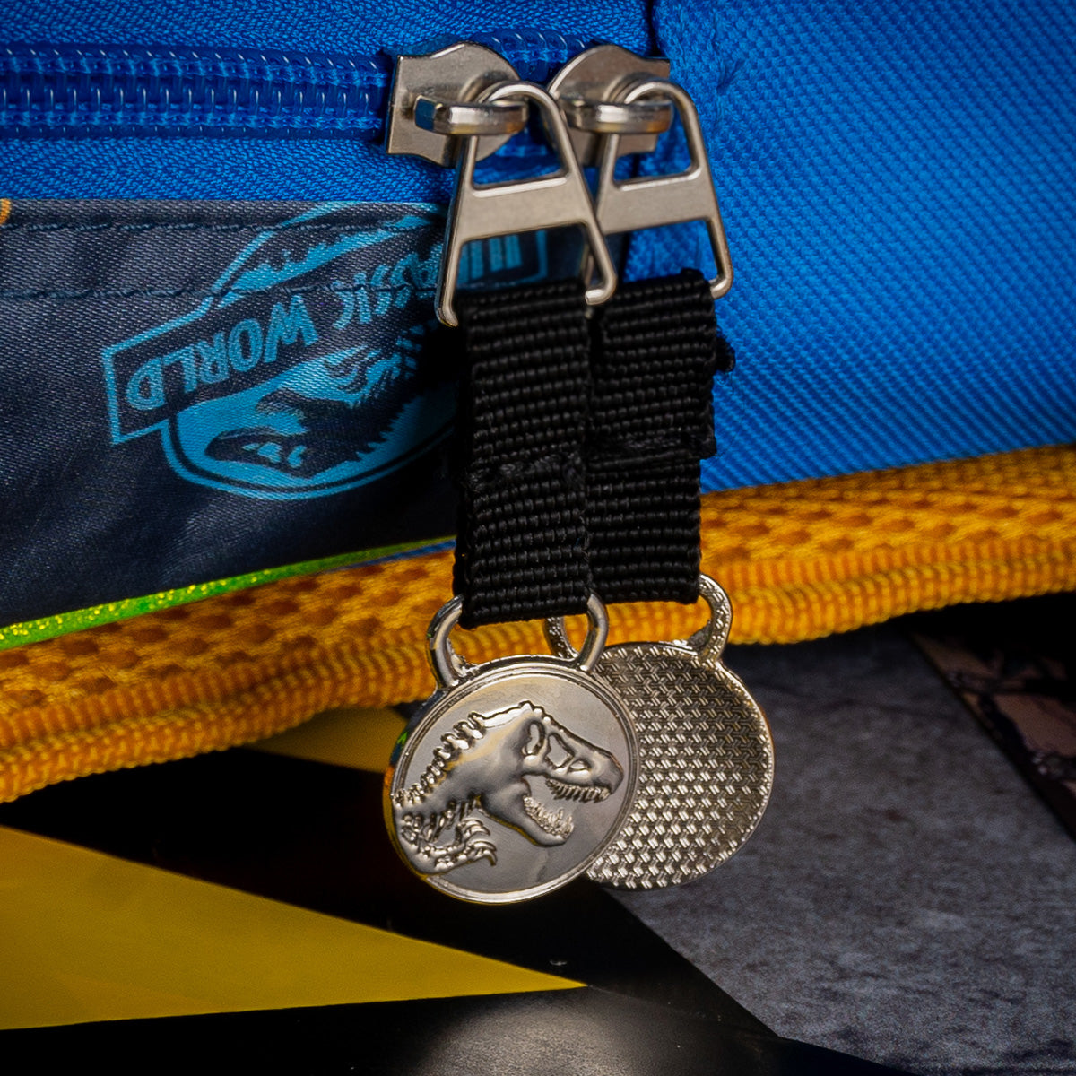 SET Mochila, Lonchera y Lapicera escolar Jurassic World 003